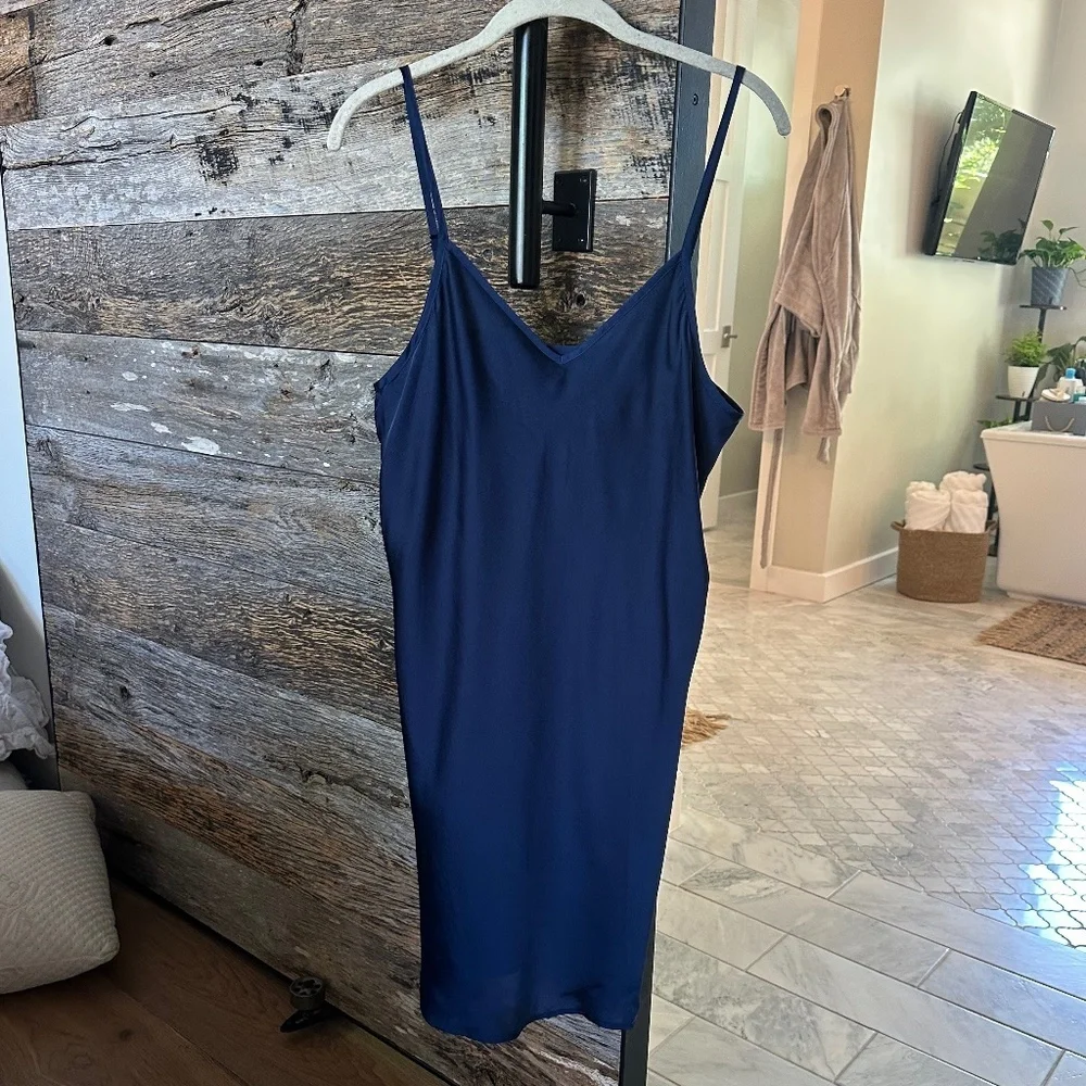 Trina Turk Navy V Neck Slip Dress 12 Satin Mini Sleeveless Classic Chic